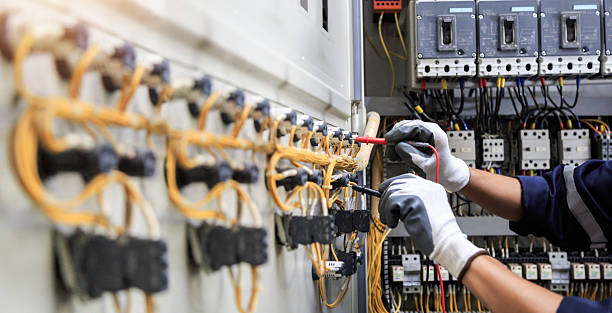 Professional Electrician technician working in Eastmont, WA